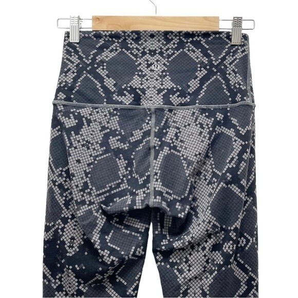 Lululemon Leggings Wunder Under High Rise Crop Ziggy Snake Slate Coal Size 6 - Picture 6 of 14
